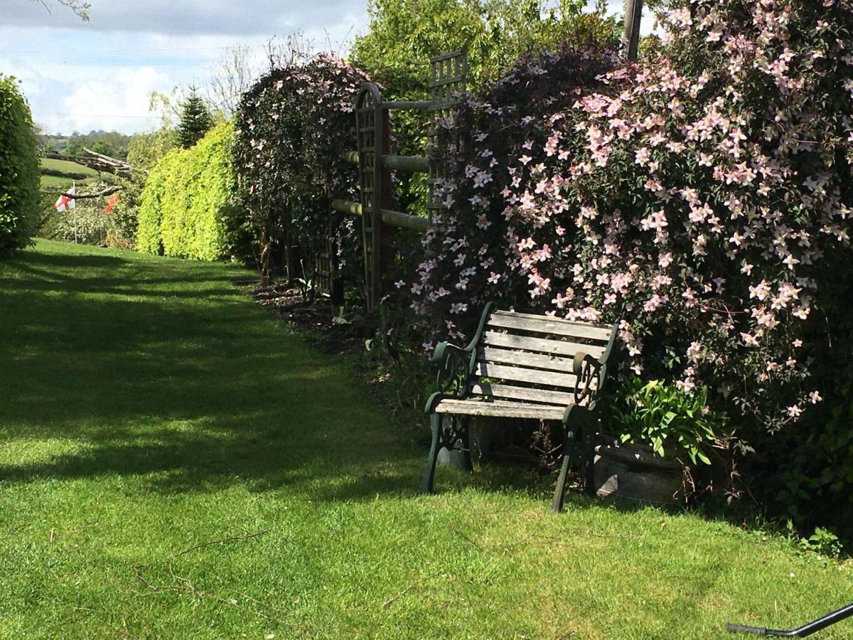 Llanwenarth Cottage A Beautiful Place To Just Be. Abergavenny Bagian luar foto